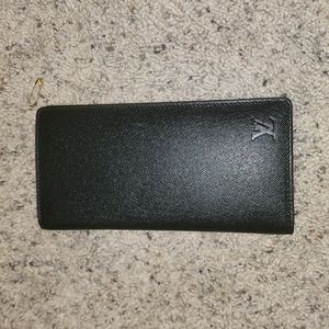 Copy-NIB black vegan textured leather checkbook wallet.(replica)